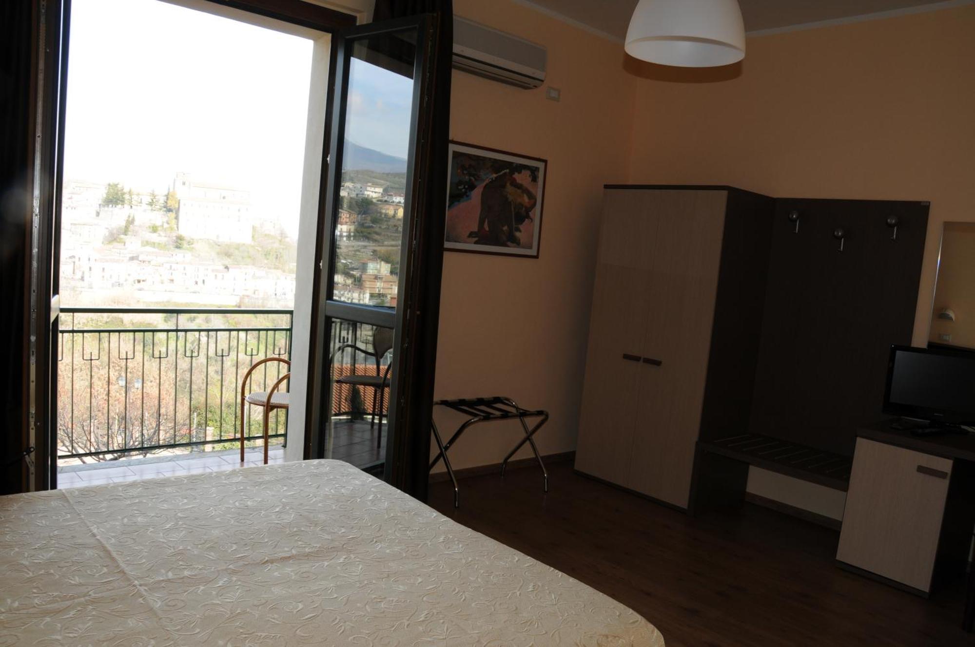 Hotel Barbieri Altomonte Esterno foto